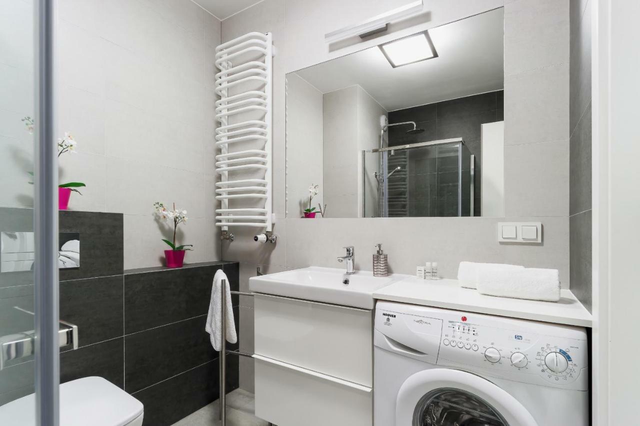 Apartments Claro II By Noclegi Renters Kraków Exteriör bild