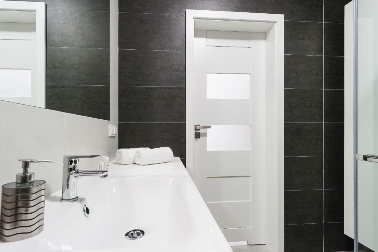 Apartments Claro II By Noclegi Renters Kraków Exteriör bild